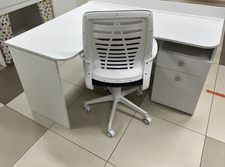 Стол угловой коллекции Умка (ширина 1400 мм)  от Династия Kids